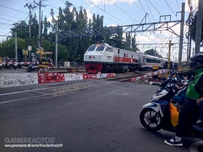 Jakarta'daki tren kazasında 15 kişi öldü, yaklaşık 100 kişi yaralandı