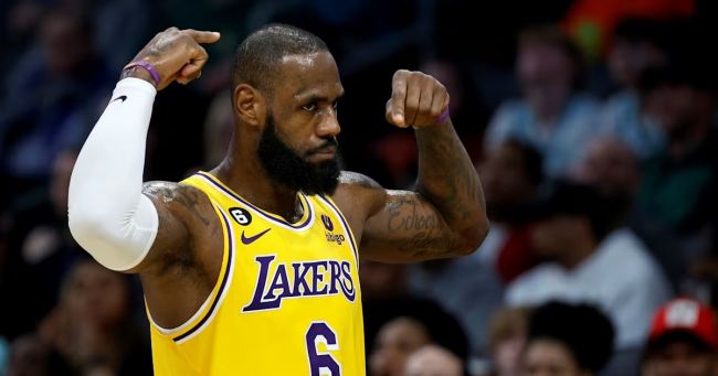 LeBron James, Lakers'ın Phoenix Suns karşısında sarsıntılı galibiyeti için kritik