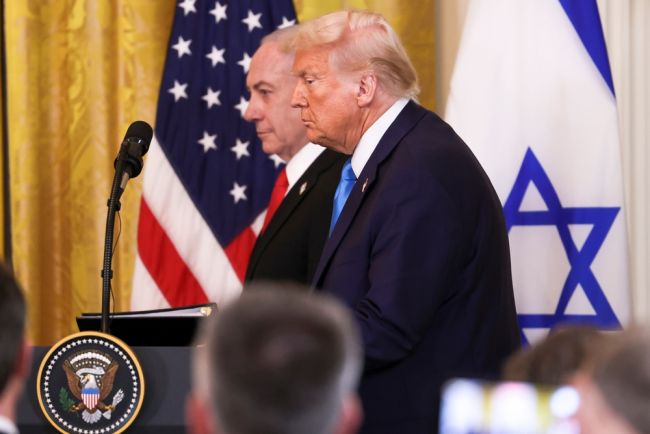 İsrail, İran'ı Trump'ın ilan ettiği ateşkesi ihlal etmekle suçluyor, çatışmalar devam ediyor