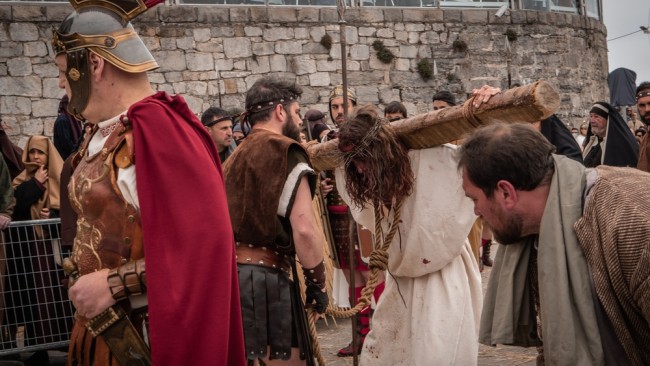 Vatikan, Papa Leo tarafından onaylanan yeni kararnamede dünyayı Meryem Ana değil İsa'nın kurtardığını açıkladı