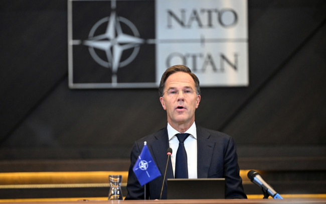 Rutte, NATO'nun Türkiye'ye giden füzeyi düşürmesinin ardından 5. Madde'nin masada olmadığını söylüyor