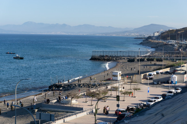 Ceuta'da binlerce Faslı göçmenin aynı anda İspanya sınırını geçmesiyle insani kriz yaşanıyor