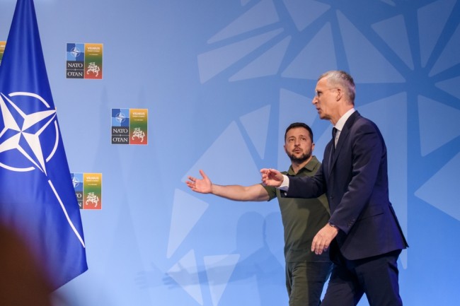 Zelensky, savaşı sona erdirmek amacıyla NATO hırsından vazgeçti