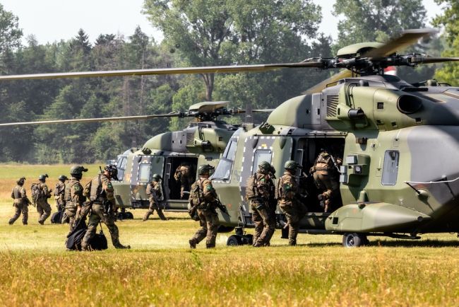 Almanya, Ukrayna'ya olası asker konuşlandırması konusunda ikiye bölündü