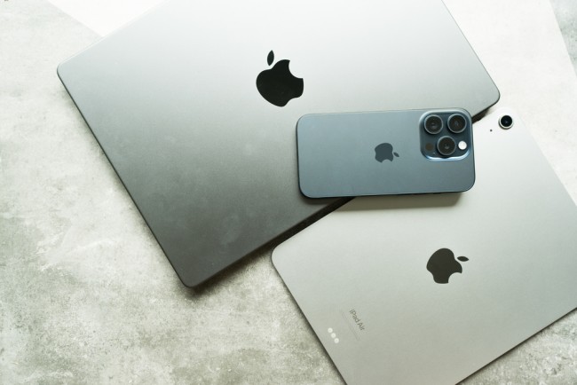 Bloomberg News'in haberine göre Apple, Chromebook'lara rakip olacak uygun fiyatlı Mac dizüstü bilgisayar geliştiriyor