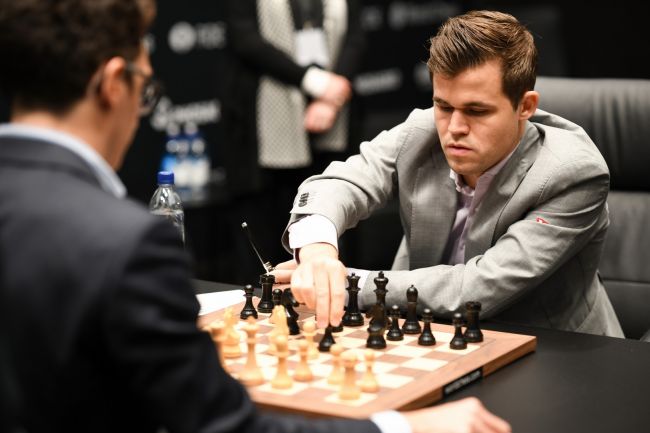 Magnus Carlsen, Dünya Hızlı Şampiyonası'nı altıncı kez kazandı