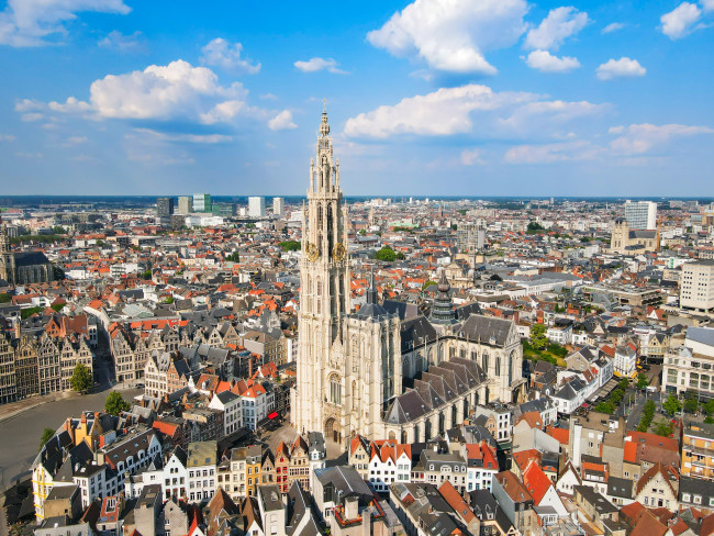 Antwerp'te bir konut binası yangınında beş kişi hayatını kaybetti