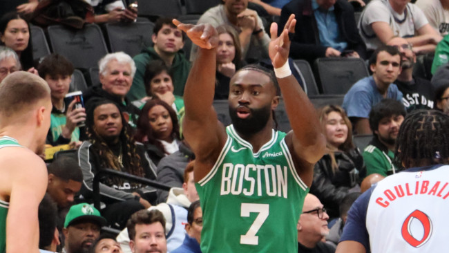 Boston Celtics yıldızı Jaylen Brown, rakip Philadelphia 76ers'a takas edildi