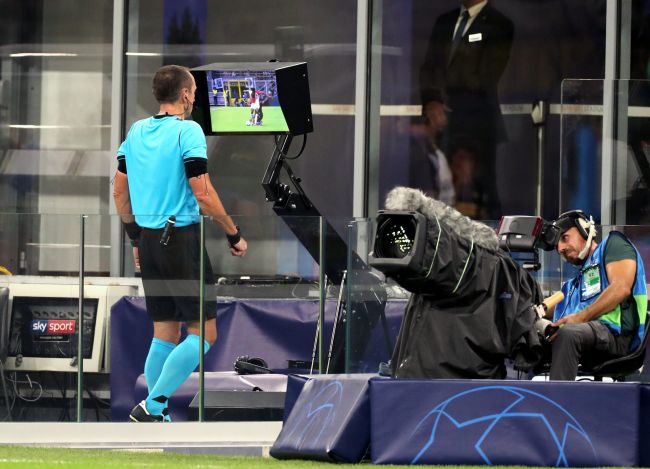 UEFA, VAR'ın doğru kullanımlarını göstermek için video kütüphanesi yayımladı ve daha fazla netlik ve şeffaflık sağlamayı umuyordu