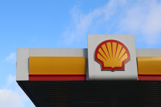 Shell, bilinen kirlilik kanıtlarına rağmen Nijerya boru hattından petrol pompalamaya devam ettiğini iddia etti