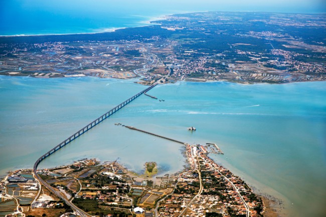 Batı Fransa'da "Allahu Ekber" diye bağıran sürücü yayaların üzerine sürüyor
