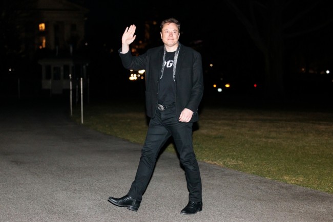 Tesla yönetim kurulu hissedarları uyardı: Elon Musk'ın 1 trilyon dolarlık maaş anlaşmasını onaylayın yoksa onu kaybetme riskiyle karşı karşıya kalın