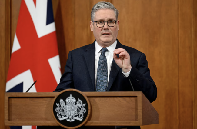 Keir Starmer, Hürmüz Boğazı'nın yeniden açılması için Körfez'e yöneldi