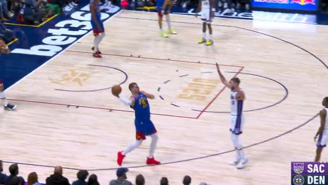 Nikola Jokić, şanslı şutu Nuggets için inanılmaz bir üçlüğe dönüştürüyor