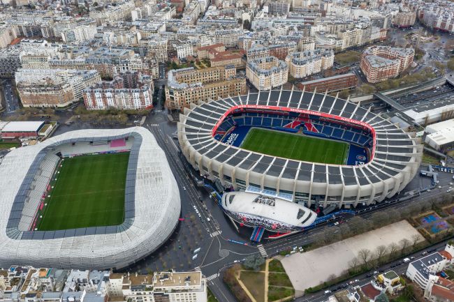 Paris FC, Ligue 1'e yükselmeyi garantiledi ve stadyumu PSG'nin Parc des Princes'inin hemen yanına taşıdı