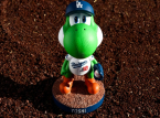 Los Angeles Dodgers, beyzbol şapkasıyla Yoshi bobblehead fig&uuml;rlerini dağıtıyor