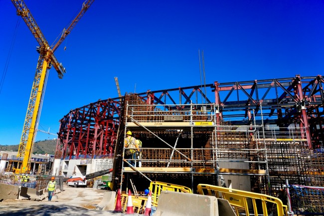 FC Barcelona, stadyumun yeniden açılmasının gecikmesiyle bir aksilik daha yaşadı