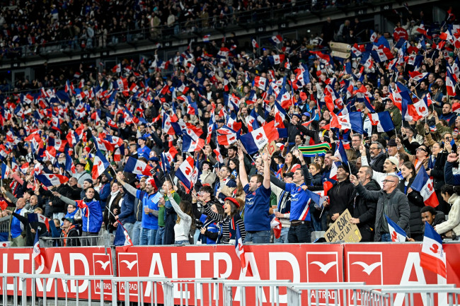 Fransa, Altı Ulus'ta Galler'i ezdi ve rugby Grand Slam'i hedefliyor
