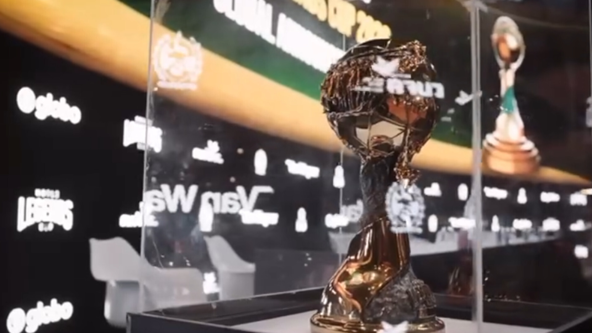 Romário, Puyol, Agüero ve Henry, 2026'da Brezilya'da düzenlenecek ilk Dünya Efsaneler Kupası'na katılıyor