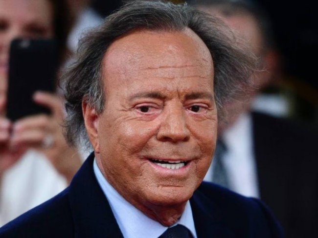 Julio Iglesias, eski çalışanlar tarafından cinsel saldırı suçlanıyor