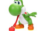 Yeni Yoshi oyuncak, meyveyi diliyle yakalayarak &ouml;nceki oyma yumurtasını g&ouml;lgede bırakıyor