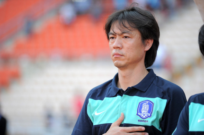 Eski Güney Kore futbol antrenörü Hong Myung-bo, Dünya Kupası fiyaskosunun ardından kendi güvenliği için ülkeden kaçtı