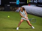 T&uuml;rk oyuncu Zeynep S&ouml;nmez, Filistin bayrağı yerine karpuz rozeti takarak Wimbledon kurallarına karşı &ccedil;ıkıyor