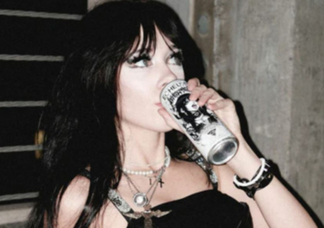 Goth Girl Spit enerji içeceği neredeyse anında tükeniyor