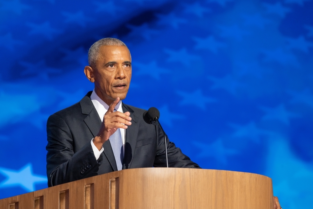 Obama, daha önce "gerçekler" dedikten sonra uzaylıların Dünya ile iletişime geçtiğine dair hiçbir kanıt olmadığını söylüyor.