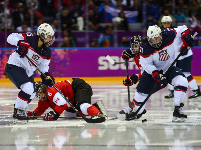 ABD buz hokeyi takımı kaptanı Hilary Knight, Trump'ın esprisini tatsız olarak nitelendirip erkek takımını savundu