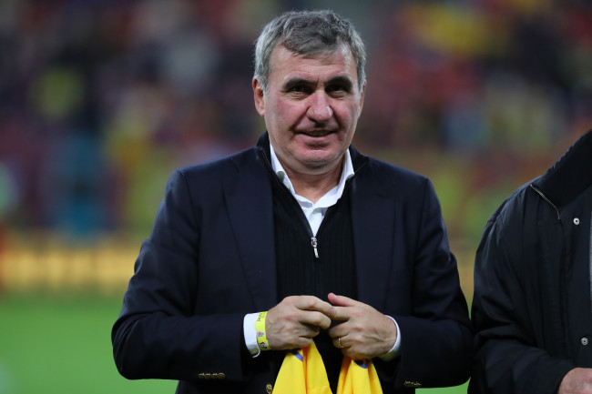 Gheorghe Hagi, Lucescu'nun yerine yeni Romanya baş antrenörü olarak seçildi