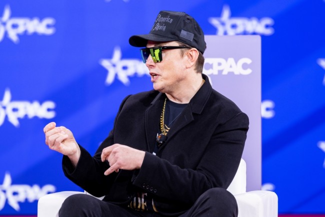 Musk, dünyanın ilk 600 milyar dolarlık adamı oldu