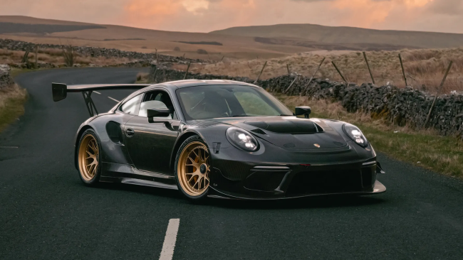 Yorkshire atölyesi, Porsche GT3 R'nin yol yasal versiyonunu üretmiştir