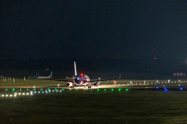 Litvanya, tanımlanamayan nesnelerin hava sahasına girmesinin ardından Vilnius havaalanını ve Belarus sınırını kapattı