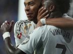 Vin&iacute;cius yedek kul&uuml;besinden gol atıyor ve asist yapıyor, ancak tartışmalar hala onu &ccedil;evreliyor: Mbapp&eacute; onu kırmızı karttan kurtarıyor