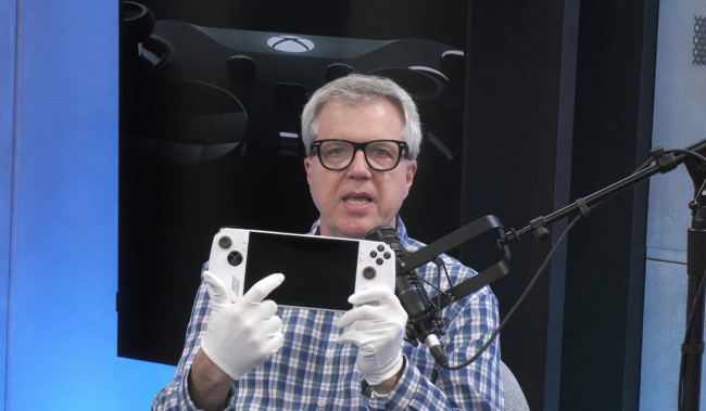 Larry "Binbaşı Nelson" Hryb açıkça Xbox'a dönmek istediğini ima ediyor