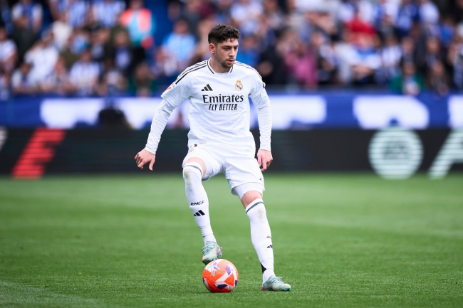 Benfica, Real Madrid'e karşılık verir ve Valverde'yi şiddetle içeren davranışlarla suçlar.