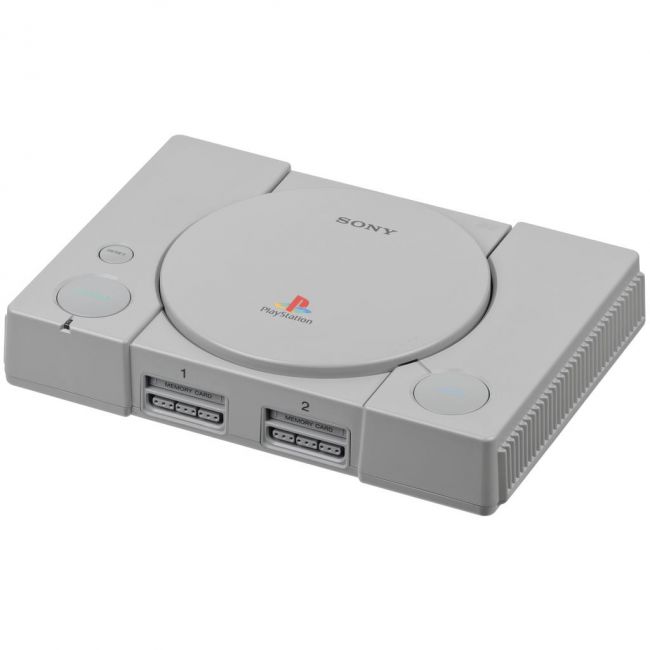 Fan, 30. yıl dönümü PlayStation'ını üst düzey PC donanımıyla oluşturuyor