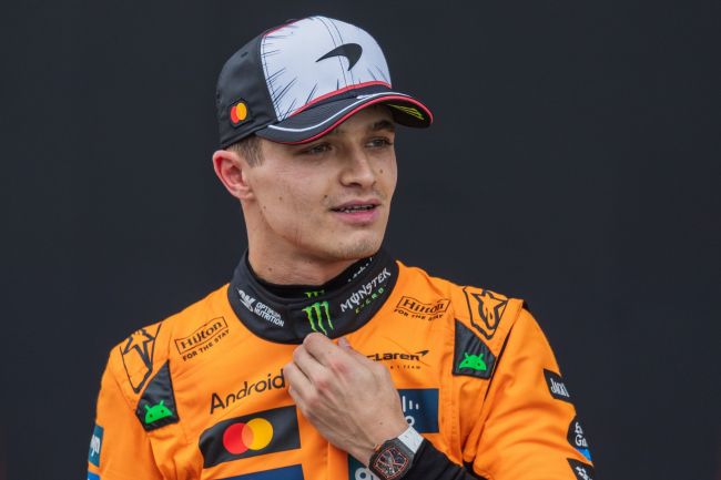 Lando Norris, Red Bull ile yaşanan koli bandı olayına gülüyor: "Takımların kendilerini eğlendirmeleri için küçük yan görevler"