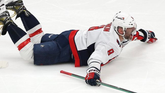 Alex Ovechkin son NHL maçını oynamış olabilir, ancak gelecek sezon geri dönmeyi umuyor.