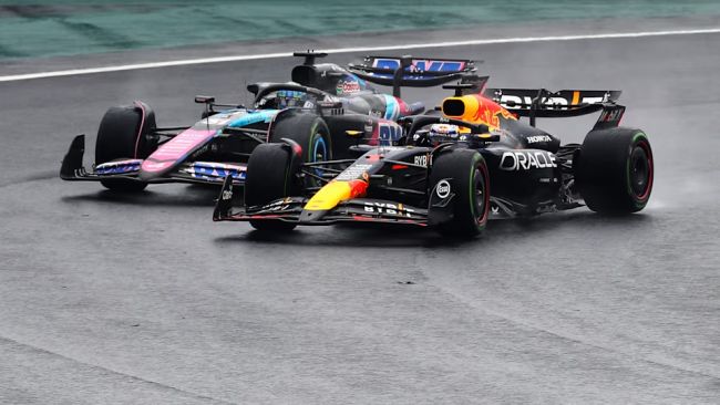Max Verstappen, Red Bull'un "henüz en hızlısı olmadığını" ve sezonu adım adım geçirmek istediğini kabul ediyor