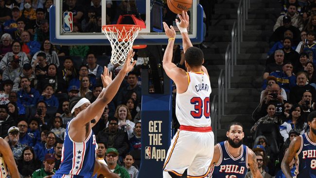 Stephen Curry ve LeBron James, bugün neden çılgın sayılarla NBA efsaneleri olduklarını kanıtladılar