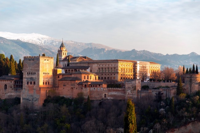 Granada bir haftadan kısa sürede ikinci 4.8 depremi yaşadı, Alhambra tahliye edildi