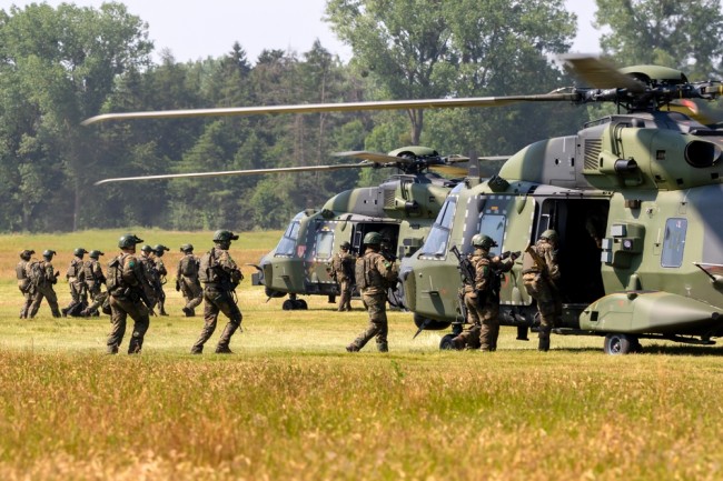 Almanya, 50 milyar € savunma harcamalarını onayladı