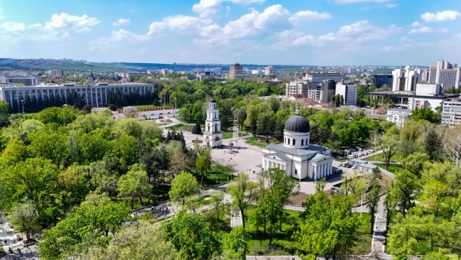 Avrupa Birliği ve Rusya, her iki bloğun geleceğini belirleyebilecek seçimlerde Moldova için mücadele ediyor