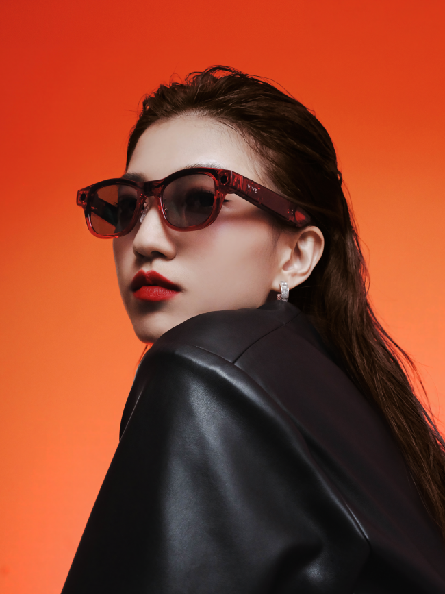 HTC, ilk yapay zeka destekli giyilebilir gözlüklerini duyurdu