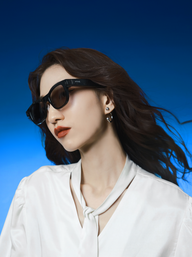 HTC, ilk yapay zeka destekli giyilebilir gözlüklerini duyurdu