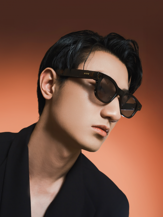 HTC, ilk yapay zeka destekli giyilebilir gözlüklerini duyurdu