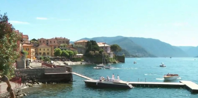 İtalyan köyü gömleksiz turistlere 200 €'ye kadar para cezası veriyor