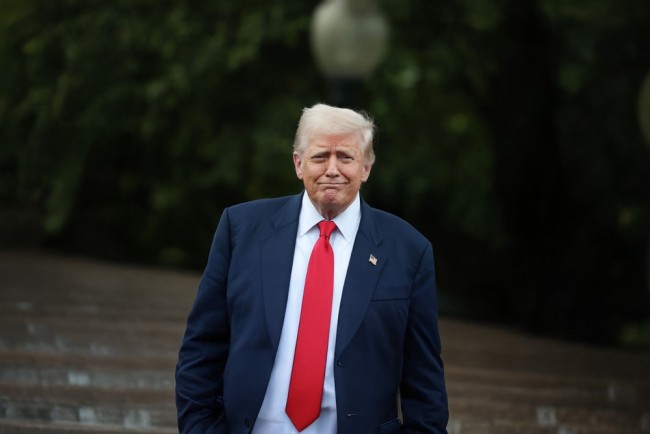 Trump, Jimmy Kimmel'in çıkışının "her şeyden çok kötü reytinglere sahip olduğu için" olduğunu iddia ediyor